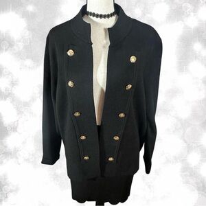 Chic Winter Fashion Black Coat With Button Accent